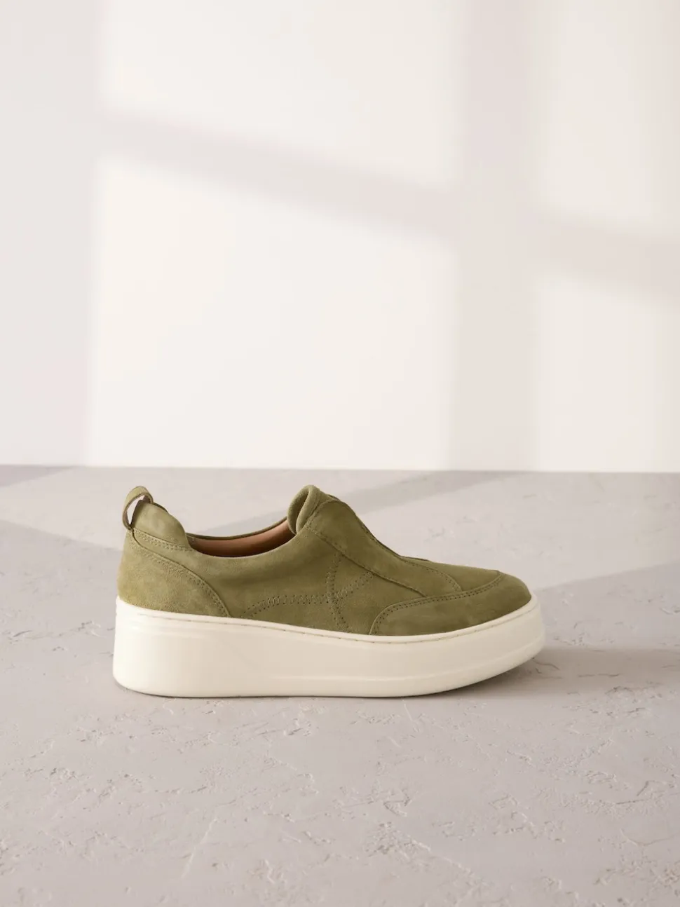 Kakigroen - Signature leren sneakers met dikke plateauzolen en sleehak