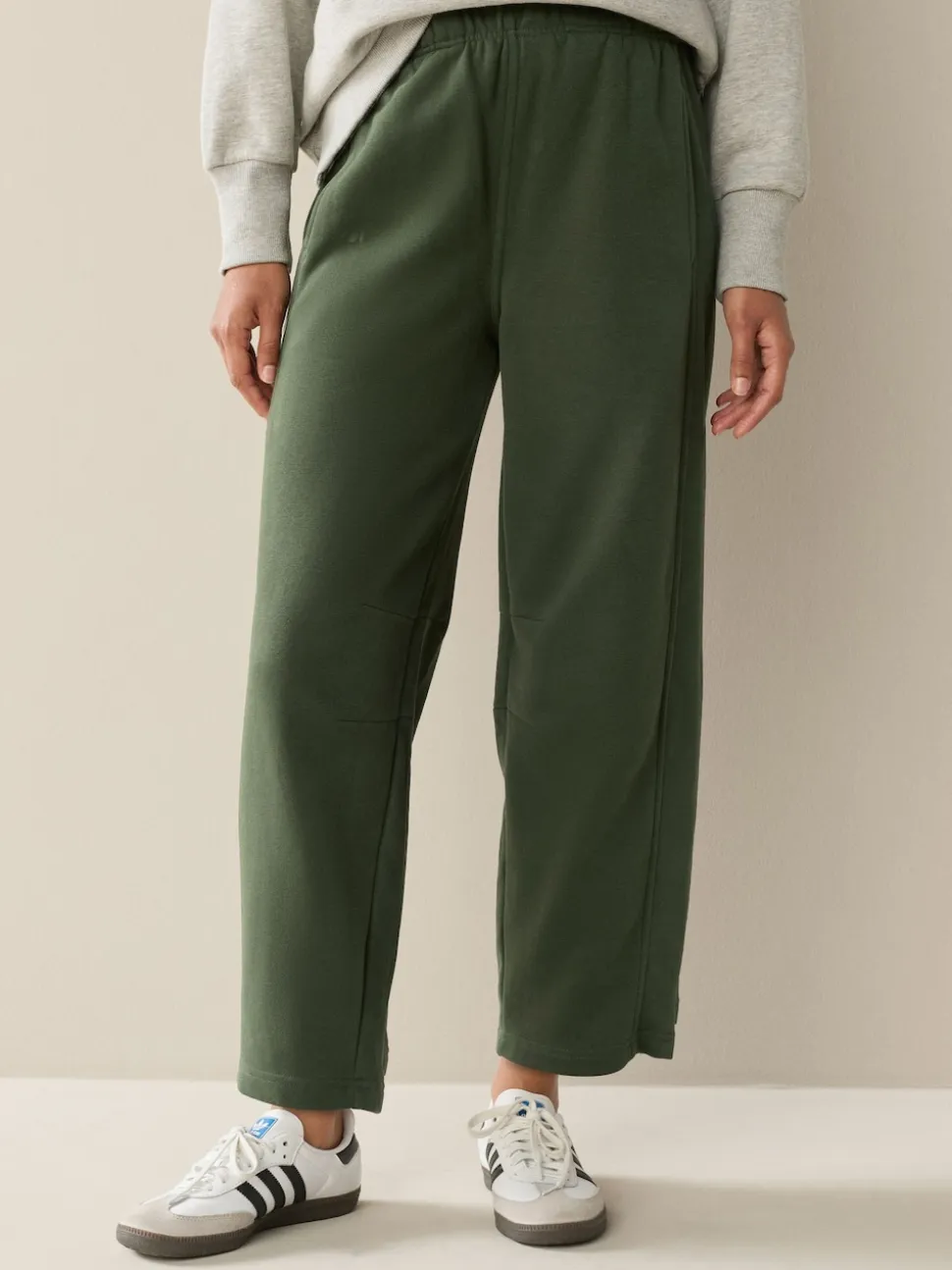 Kakigroen - Superzachte Peached Essentials Cocoon joggingbroeken met barrel pijpen