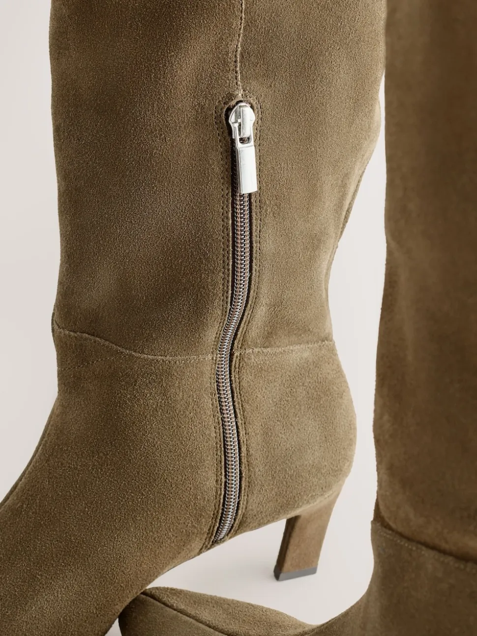Kakigroen suède - Forever Comfort® Knee High Chisel Toe Heeled Boots