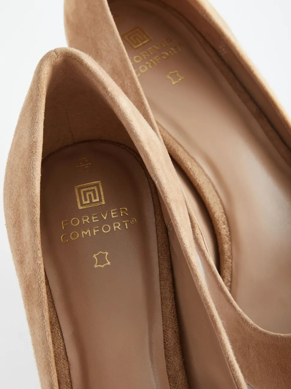 Kameelkleurig suède - Leren mid-court pumps