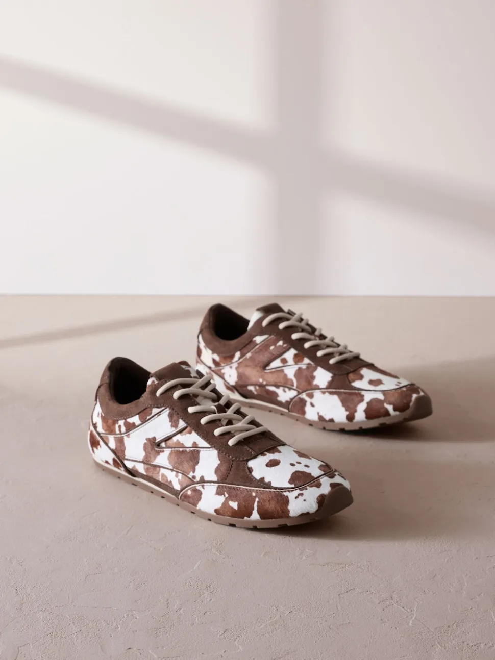 Koeienprint - Slim Premium Leren Trainers met Vetersluiting