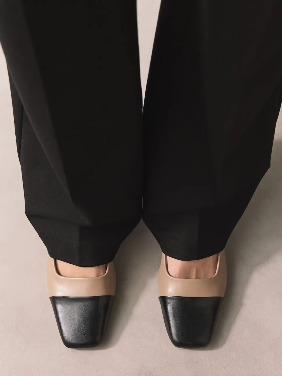 Licht beige - Forever Comfort® Toe Cap Low Block Court Heels