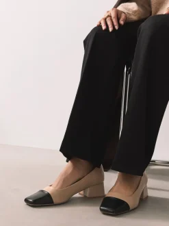 Licht beige - Forever Comfort® Toe Cap Low Block Court Heels