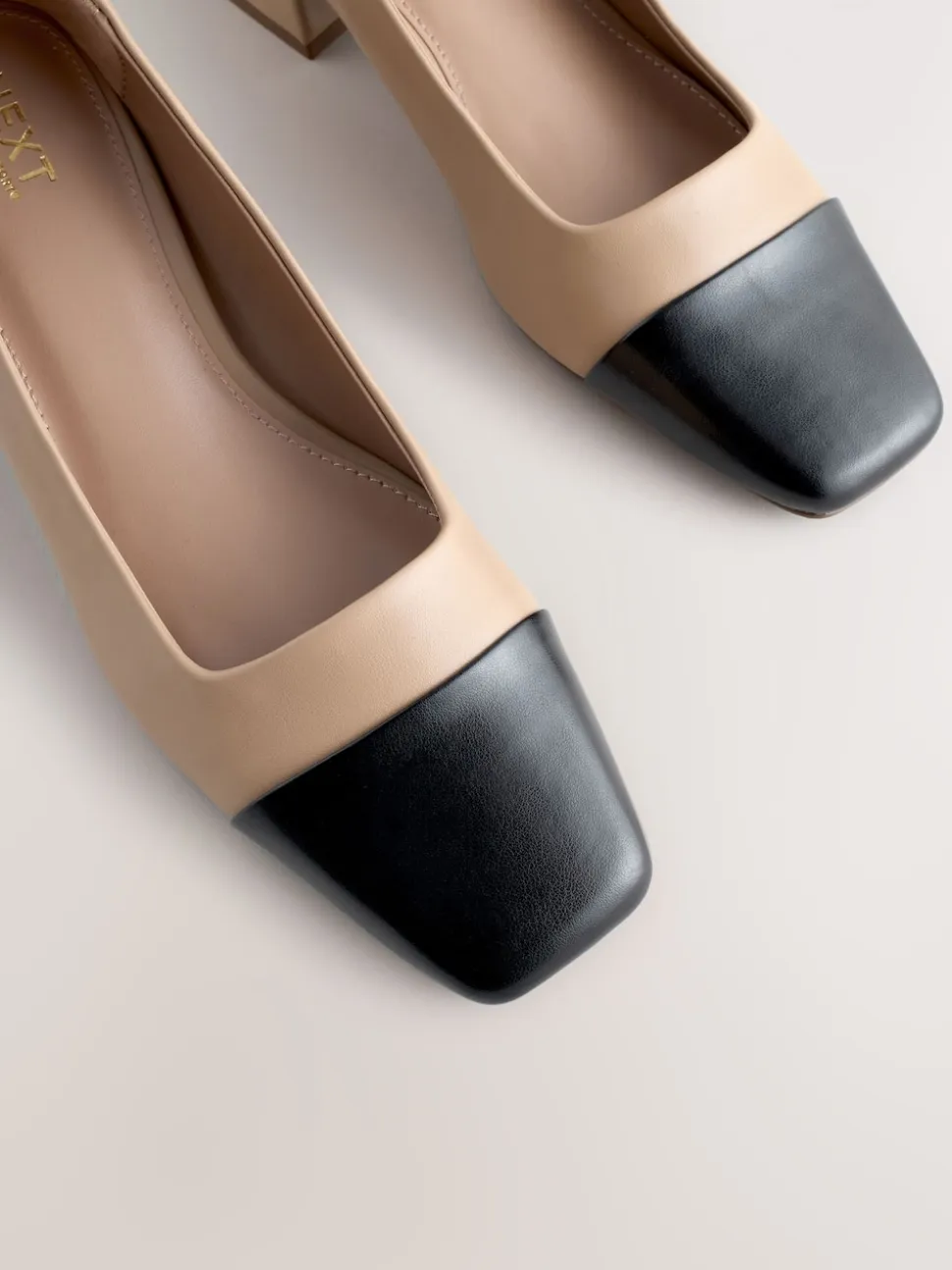 Licht beige - Forever Comfort® Toe Cap Low Block Court Heels
