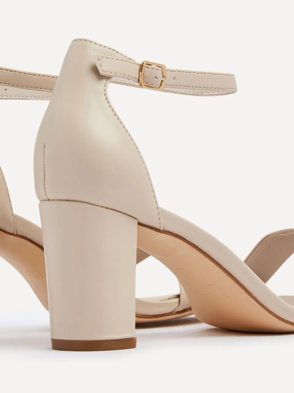 Licht beige - Linzi Franki met blokhak en open neus