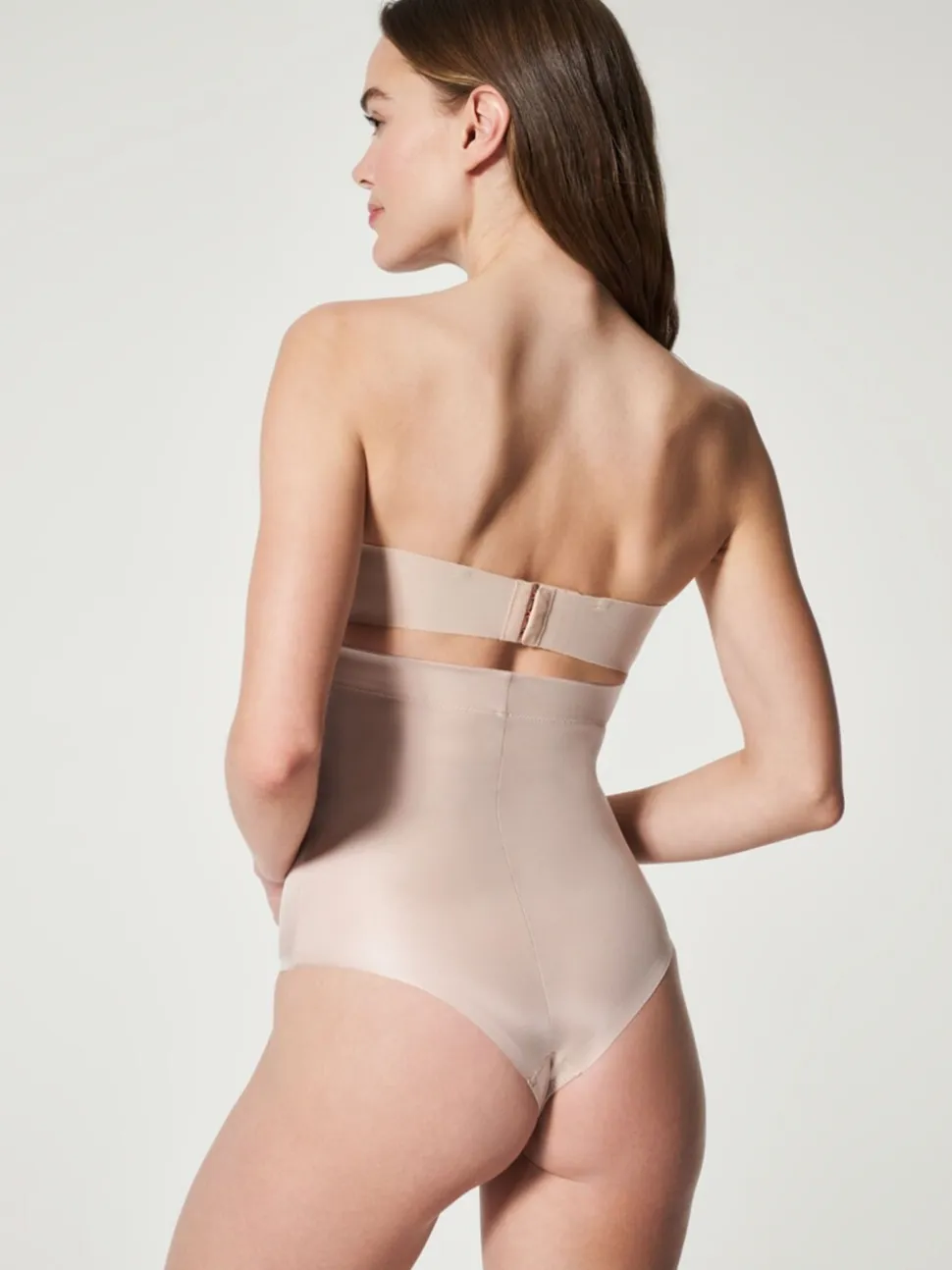 Licht beige - SPANX SPANXshape™ Suit Your Fancy string met hoge taille