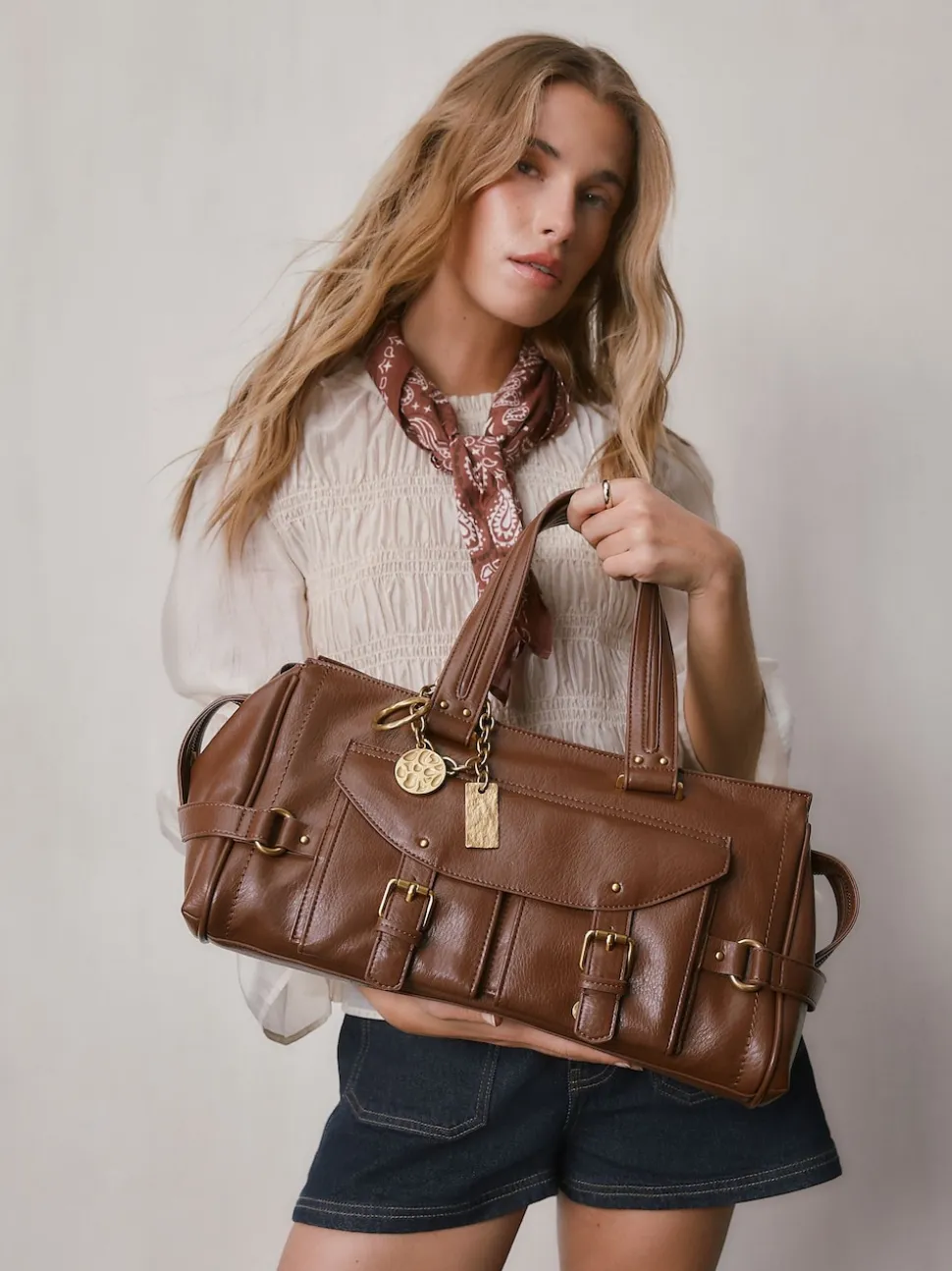 Lichtbruin - Charm Buckle Hand Held Bag