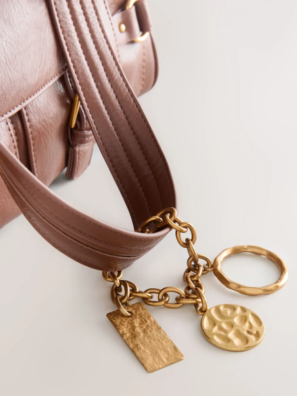 Lichtbruin - Charm Buckle Hand Held Bag