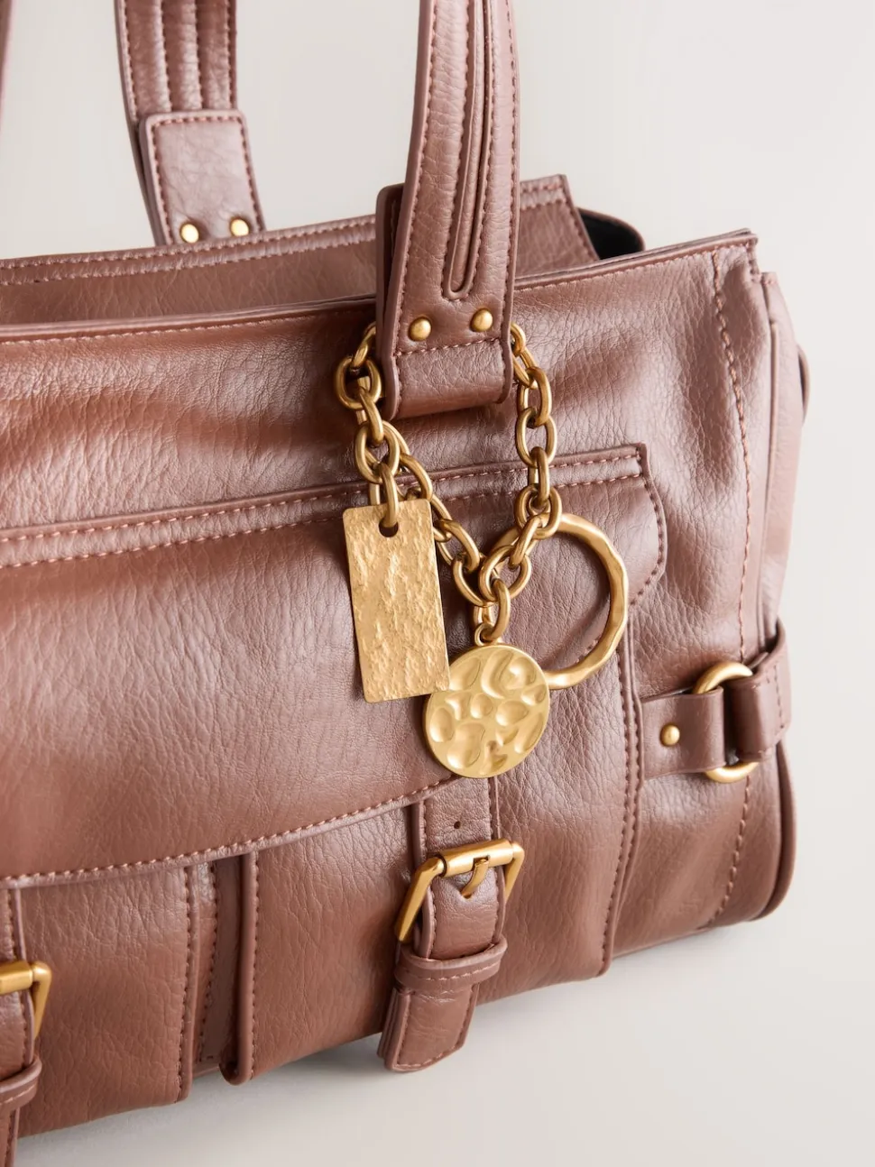 Lichtbruin - Charm Buckle Hand Held Bag