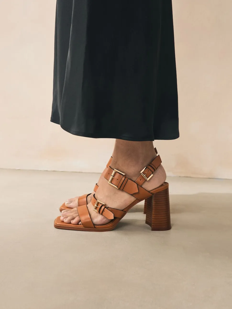 Lichtbruin - Sandalen met blokhak, bandjes en gesp