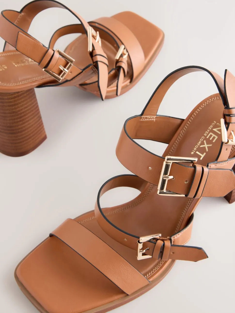 Lichtbruin - Sandalen met blokhak, bandjes en gesp