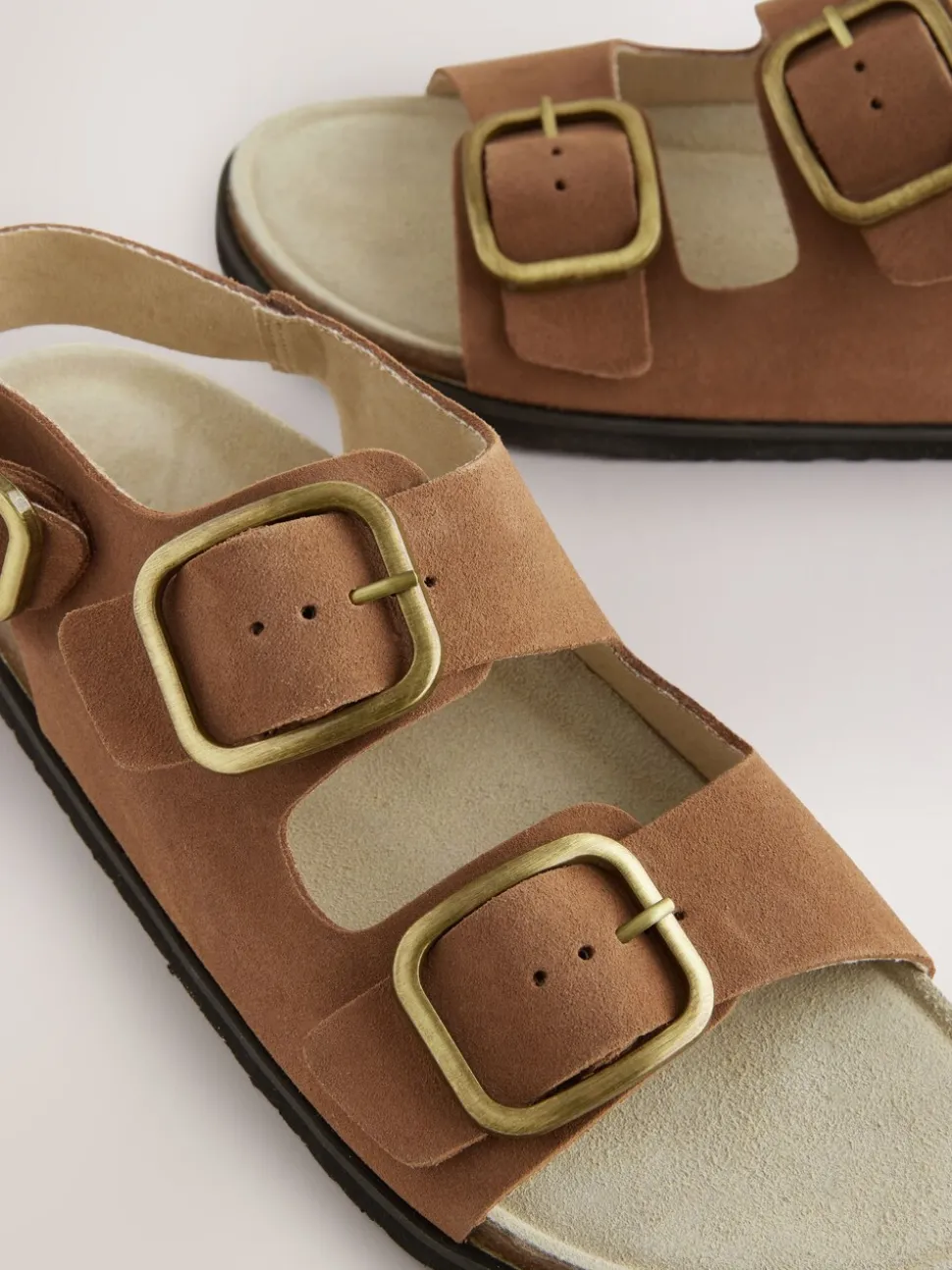Lichtbruin leer - Sandalen met voetbed en bandje aan de achterkant