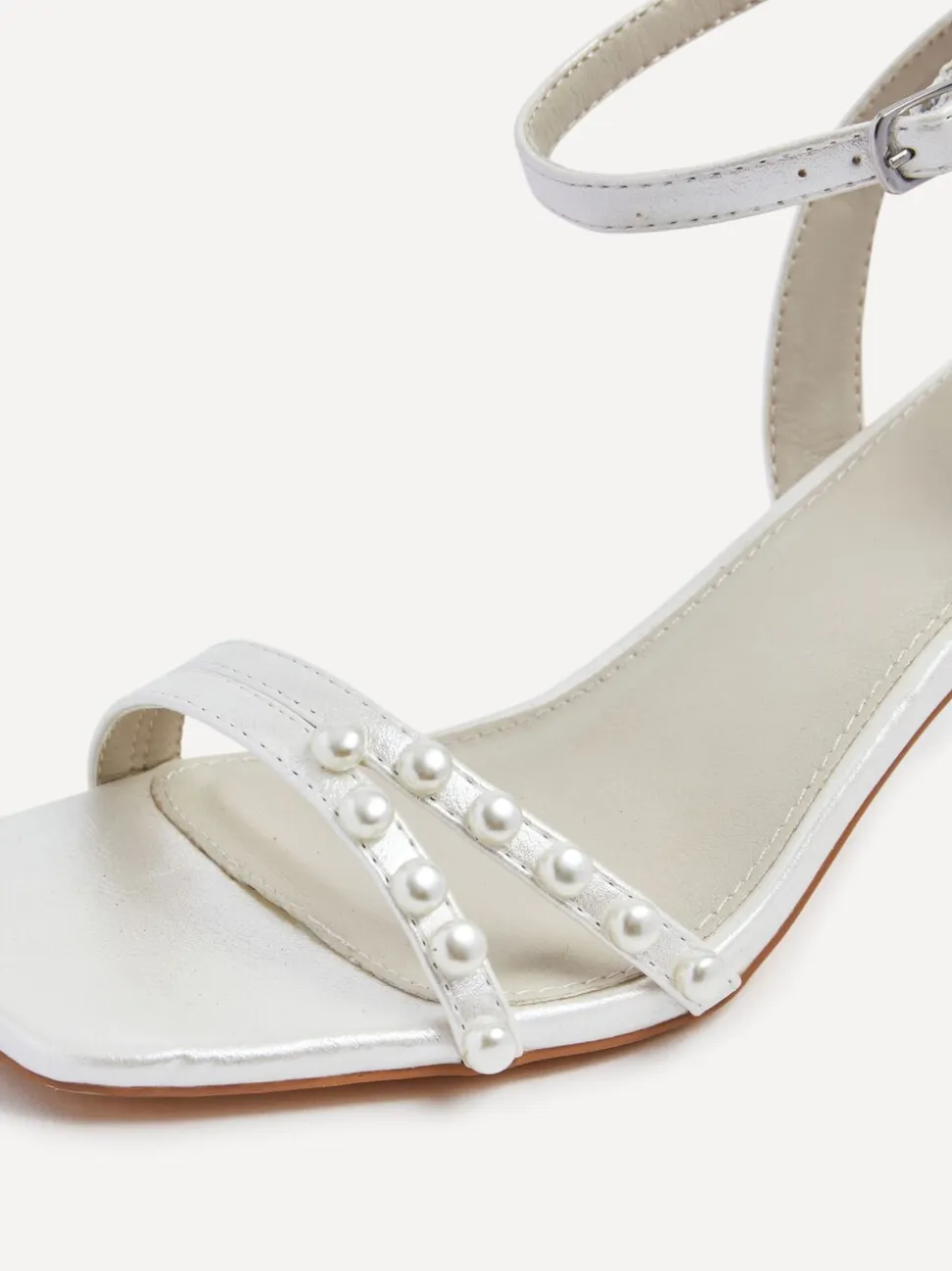 Linzi Bridal Adelaide blokhakken met parelversiering