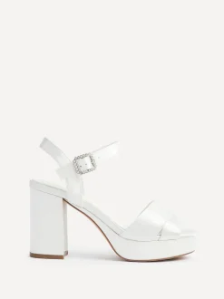 Linzi Bridal Perola sandalen met gekruiste bandjes en plateauzool