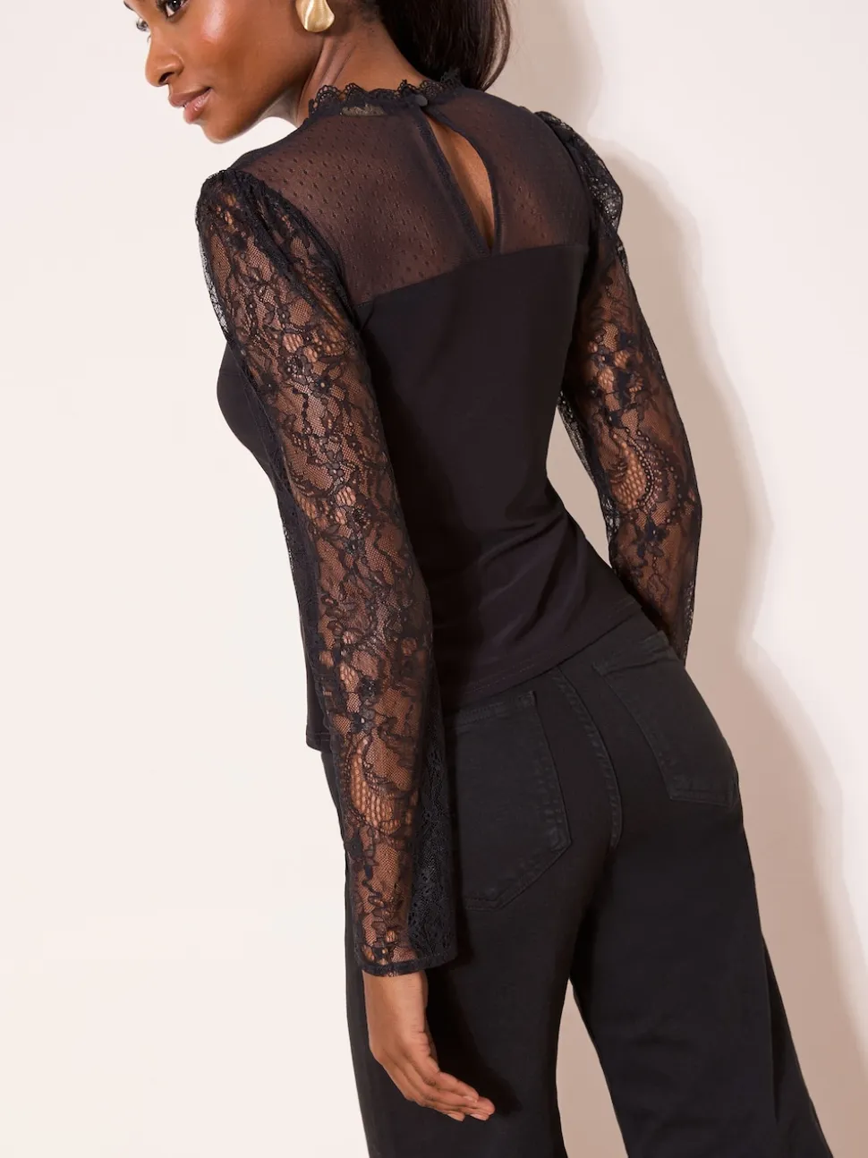 Lipsy top met kant en lange mouwen