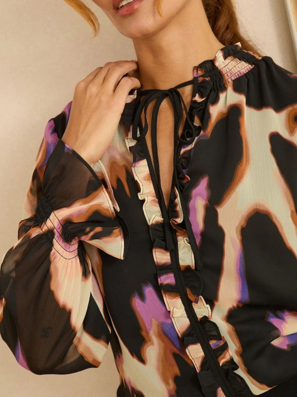 Love & Roses blouse met lange mouwen en inkeping