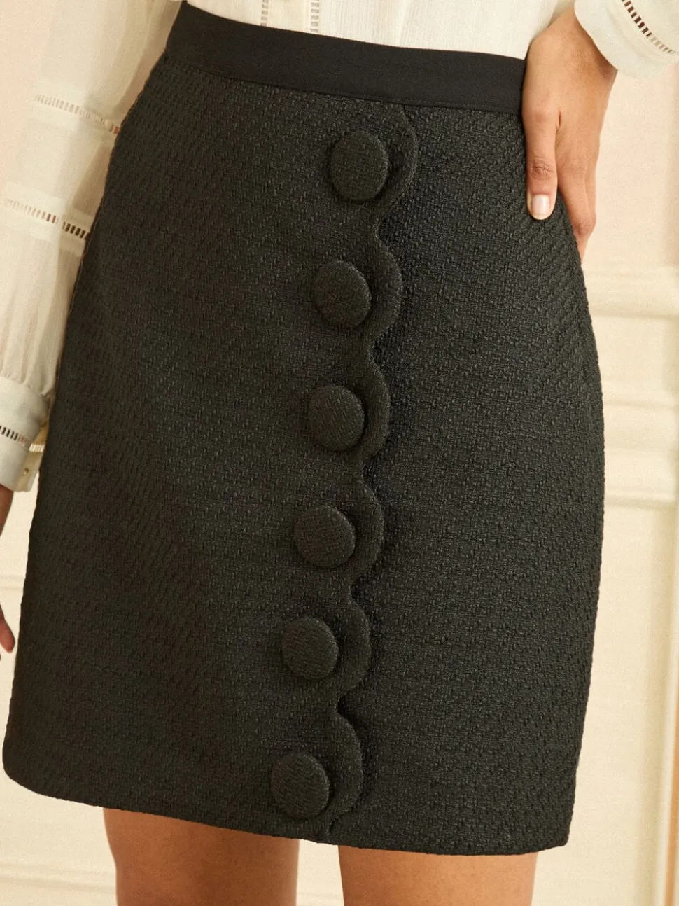 Love & Roses Boucle Scallop Mini Skirt