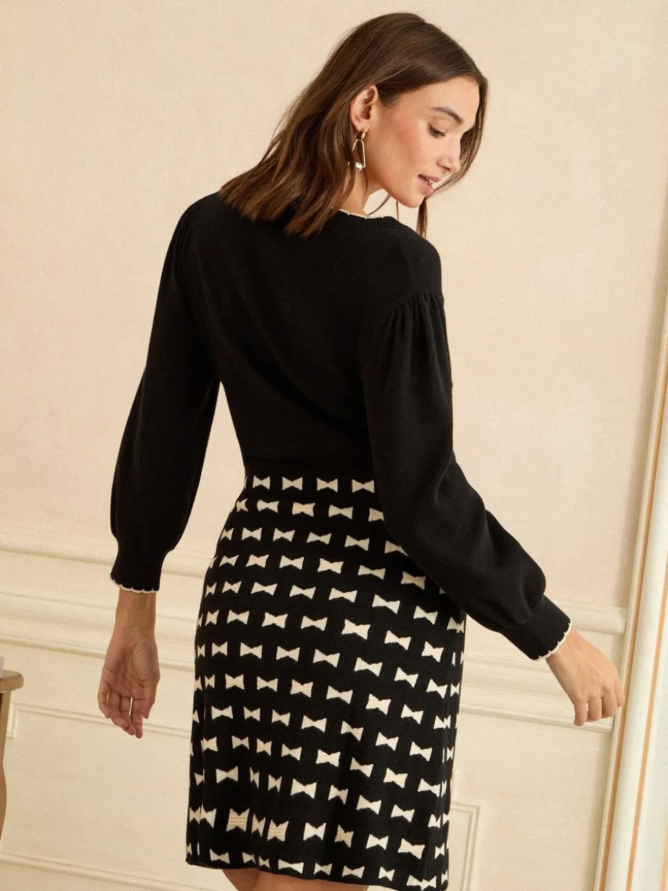 Love & Roses V-Neck Knitted Mini Dress