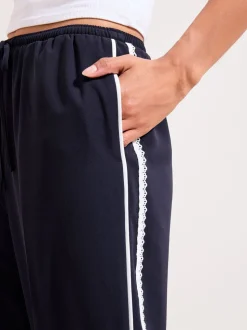 Marineblauw - Friends Like These Crochet Trim Wide Leg Trousers