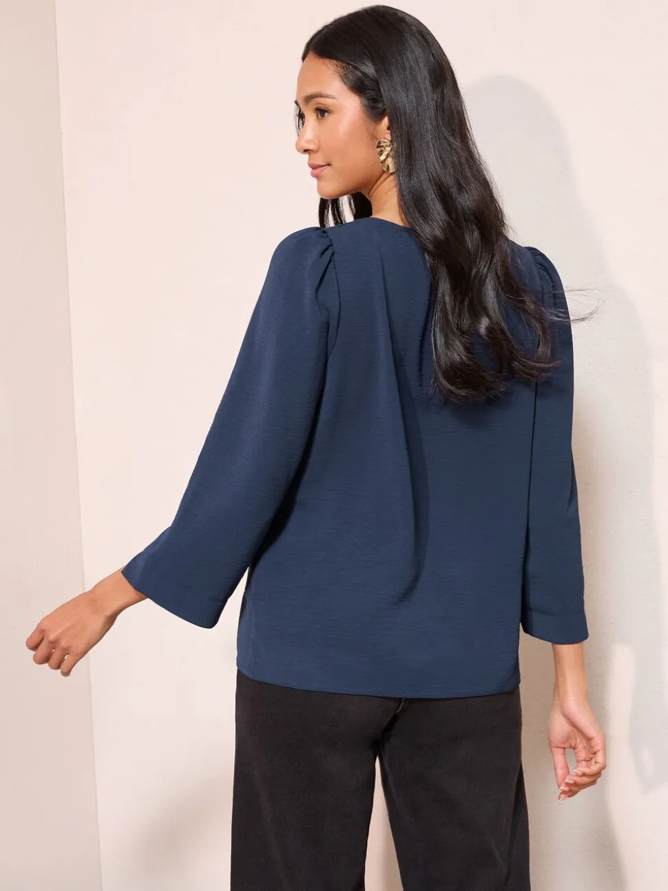 Marineblauw - Friends Like These 3/4 Sleeve Keyhole Front Hardware Detail Blouse