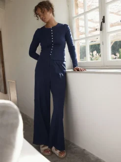 Marineblauw - self. Geribbelde pyjama met knopen