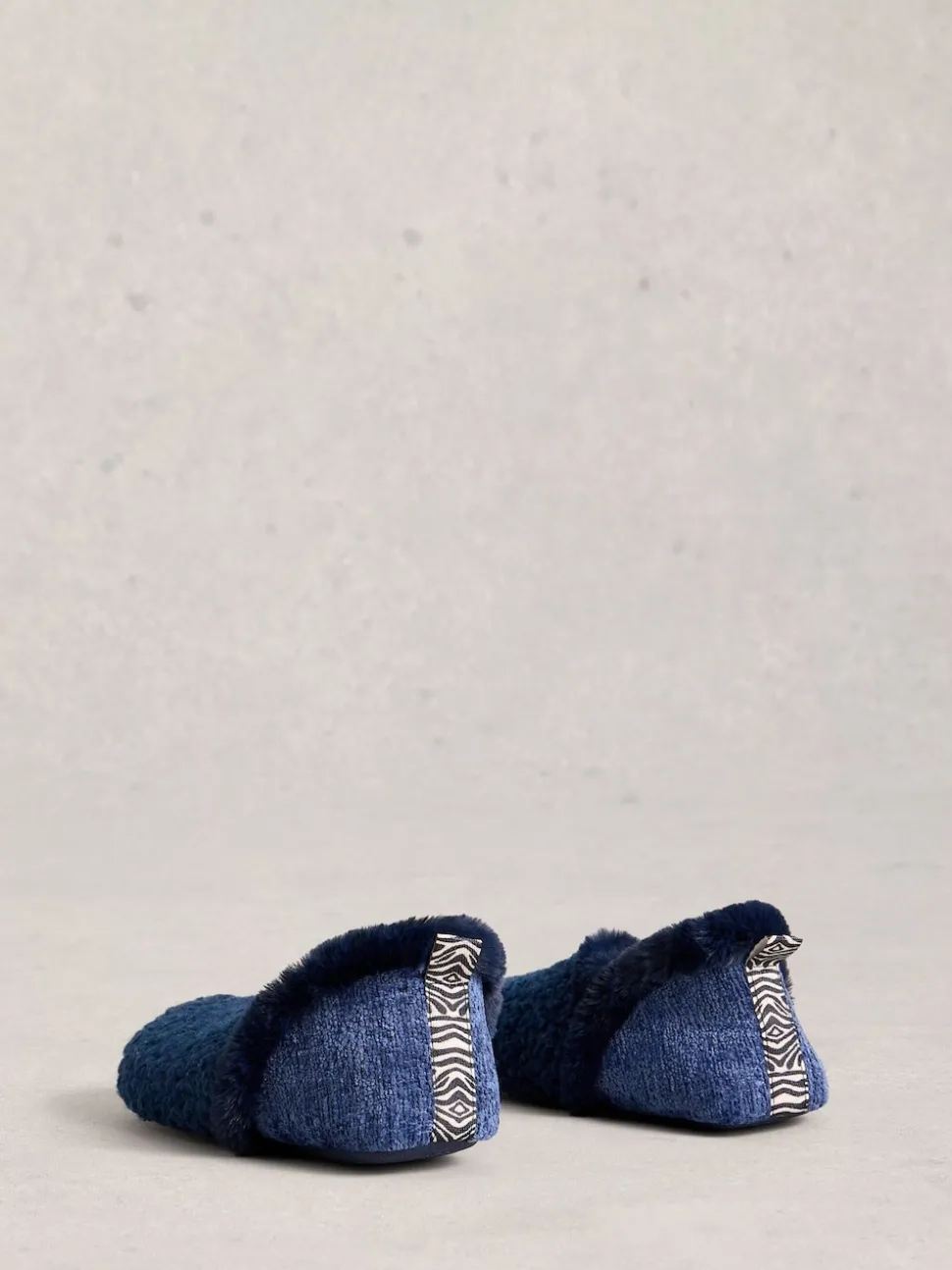 Marineblauw - White Stuff Reya pantoffels met gesloten hiel