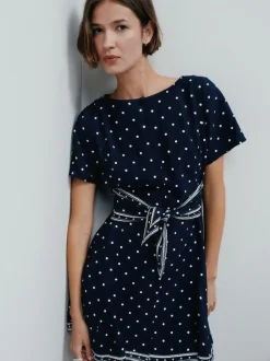 Marineblauw blauw gestippeld - Mini-jurk met strikceintuur