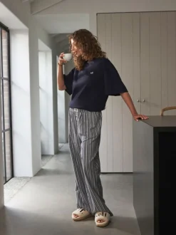 Marineblauw gestreept - self. Pyjama met korte mouwen