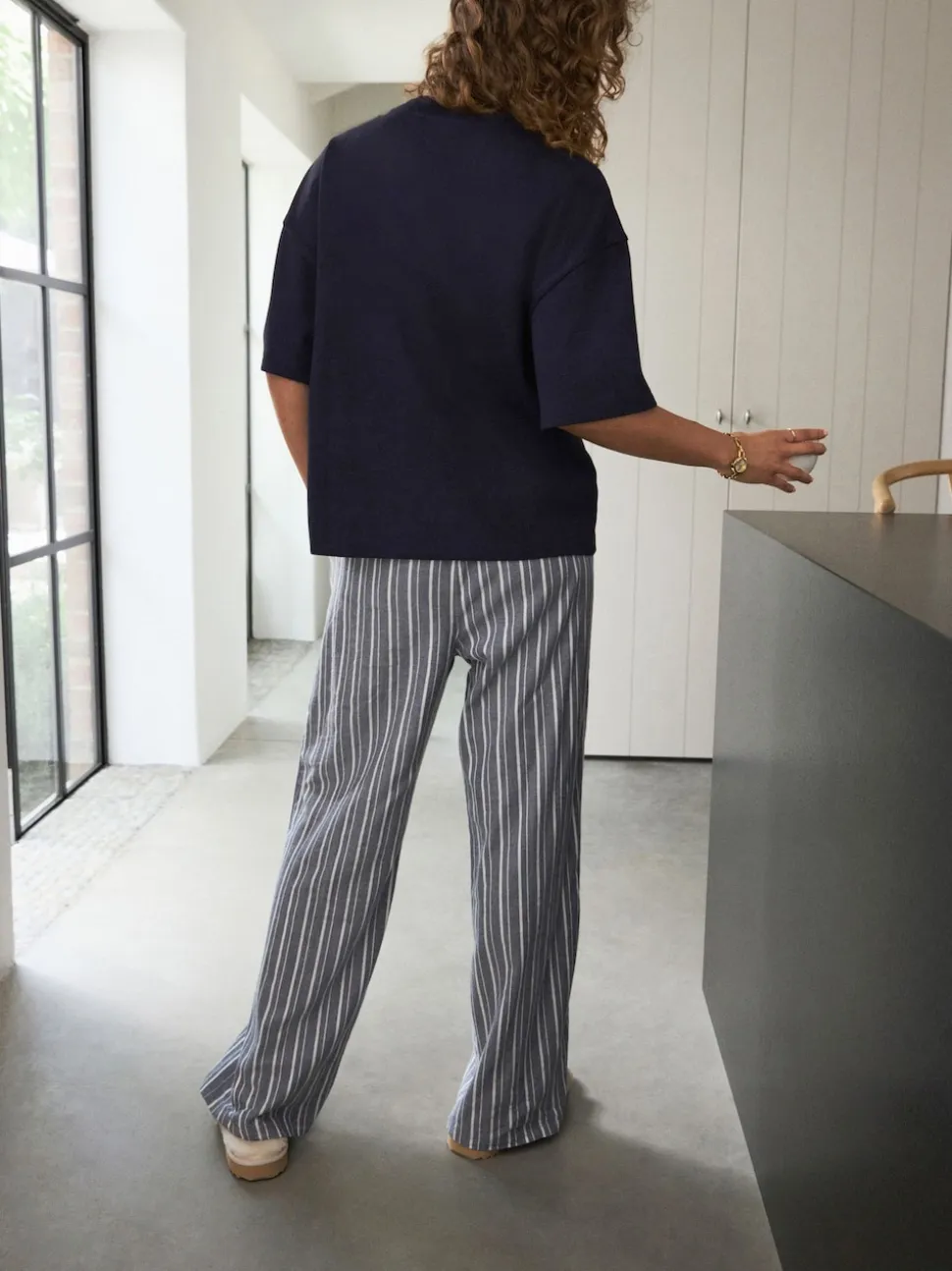 Marineblauw gestreept - self. Pyjama met korte mouwen