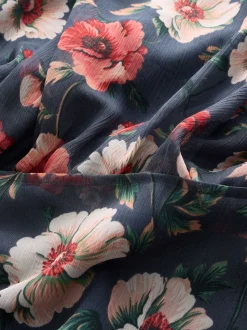 Marineblauw met bloemenprint - Gedrukte Maxi-jurk met hoge hals en tierlantijntjes