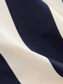 Marineblauw/crèmekleurig - Badpak met vormgevende zijrimpeling en buikcorrectie