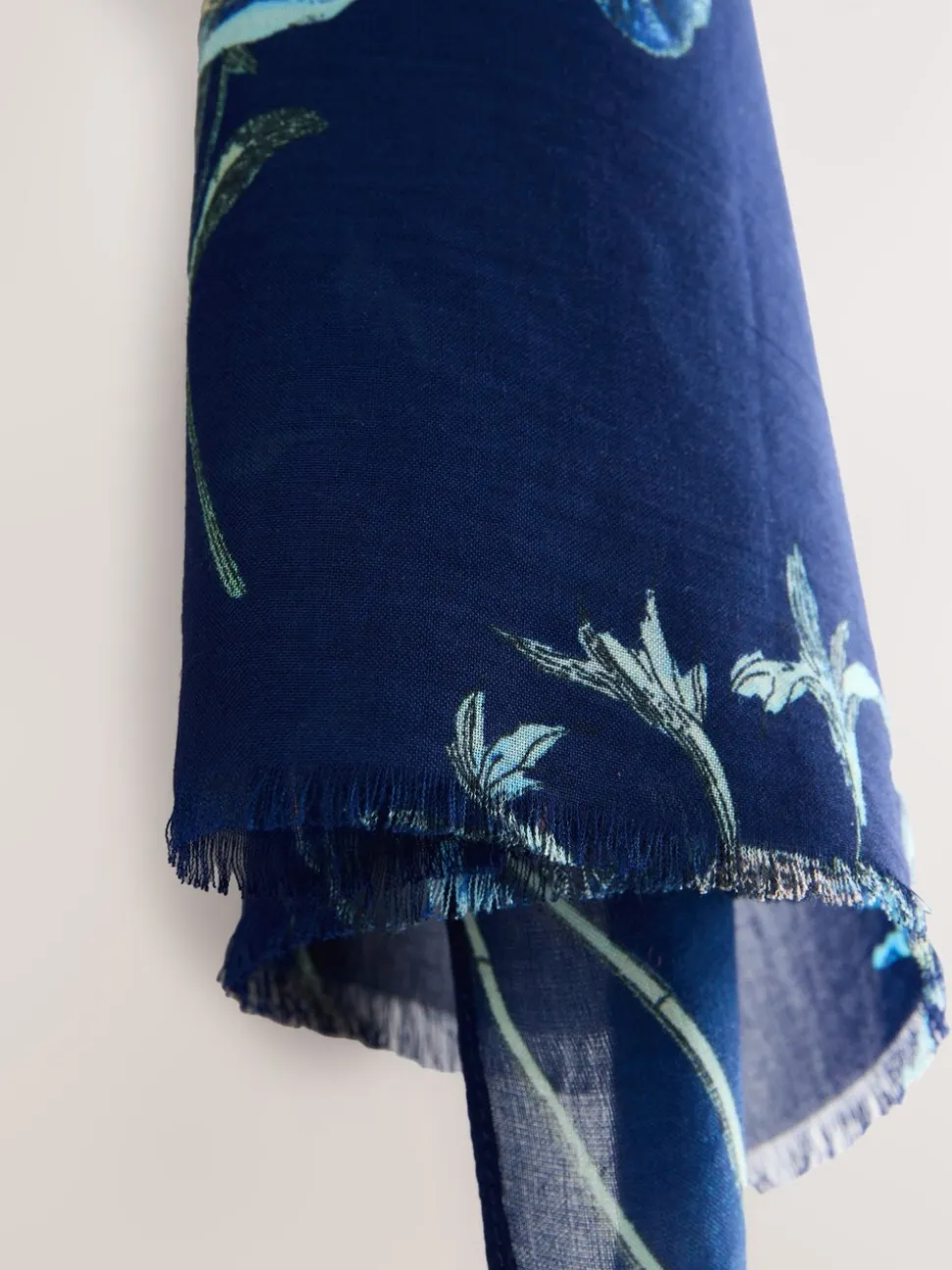 Marineblauwe bloemenprint - Print Kew Collection Lightweight Scarf