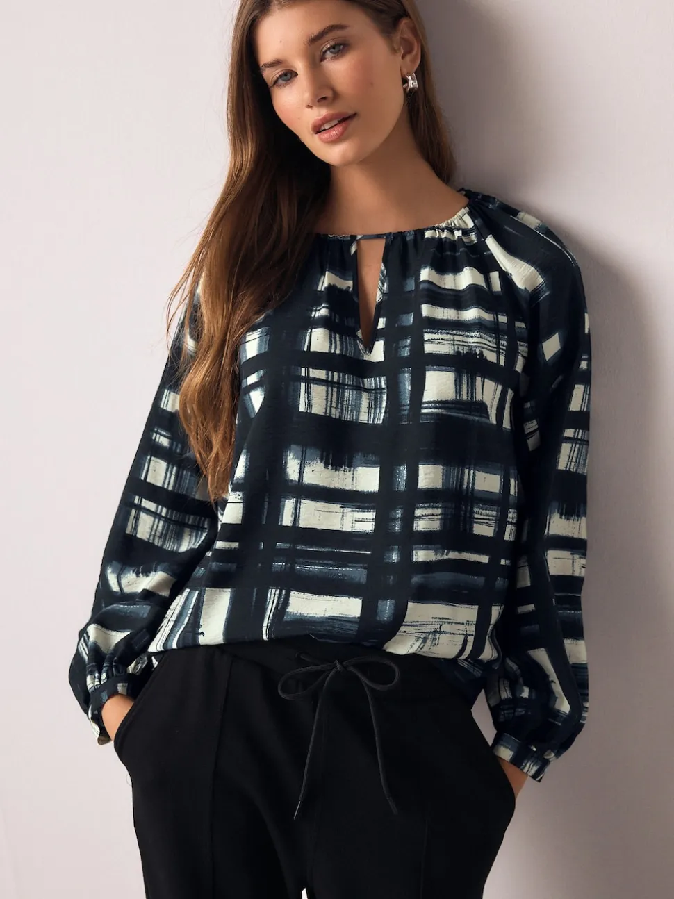 Marineblauw/ecru geruit - Keyhole Detail Relaxed Long Sleeve Blouse