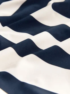 Marineblauw/roomkleurig chevron - Buikcorrigerend DD+ badpak met beugels en ronde hals