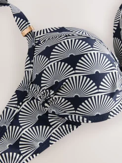 Marineblauw/wit met waaierprint - Buikcorrigerende bikinitop met vulling en beugel