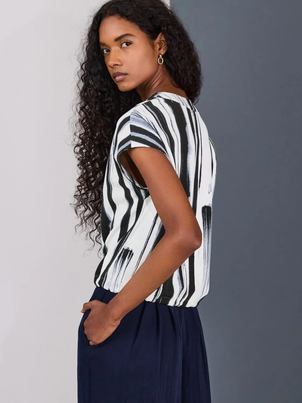 Marineblauw/zwart/wit - V-Neck Short Sleeved Tie Waist Top