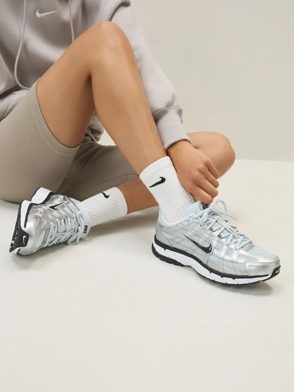 Metallic zilver - Nike P6000 Trainers