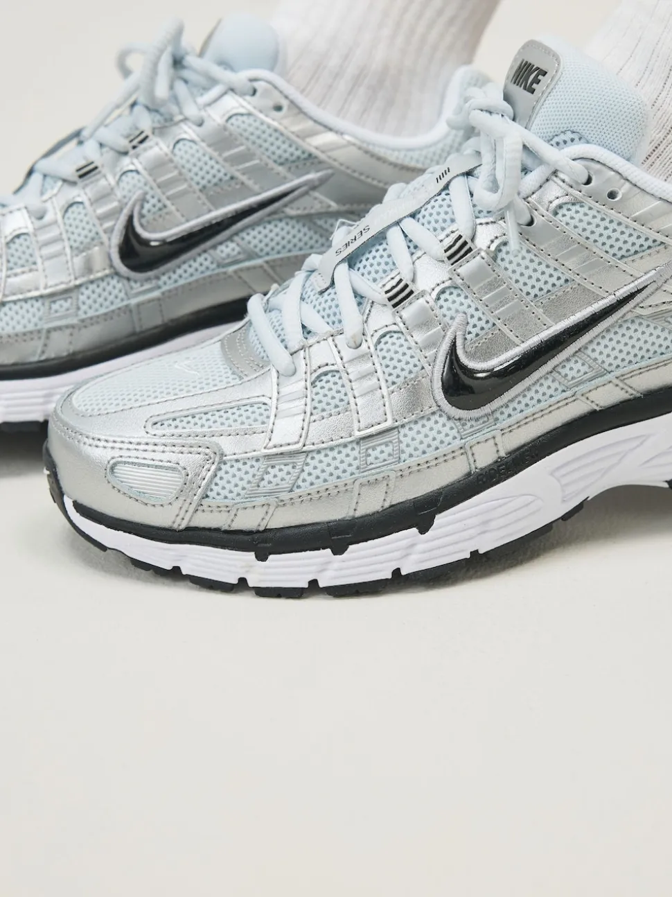 Metallic zilver - Nike P6000 Trainers