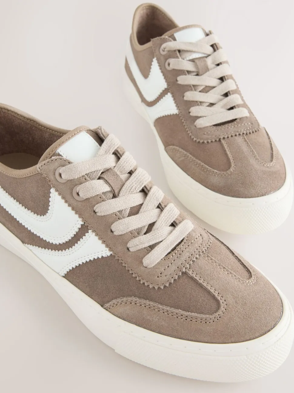 Mokkabruin - Forever Comfort® Suede Side Stripe Skater Lace Up Trainers