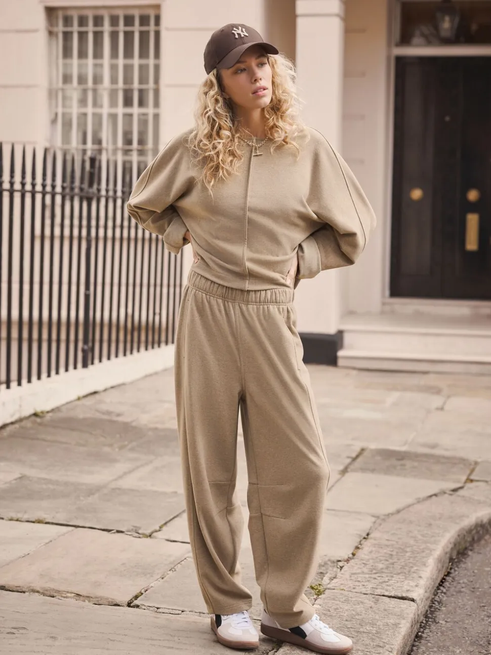Mokkabruin - Soft Brushed Finish Barrel Leg Trousers
