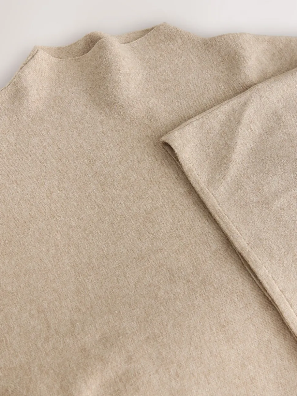 Moutkleurig - Fine Knit Cape Poncho