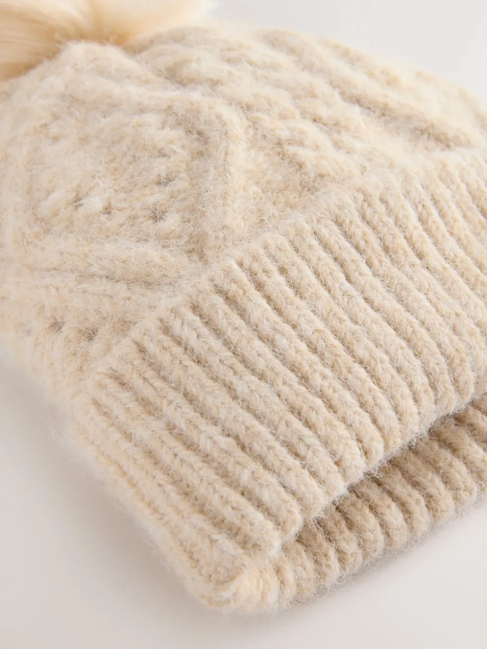 Moutkleurig - Pointelle Knit Pom Hat