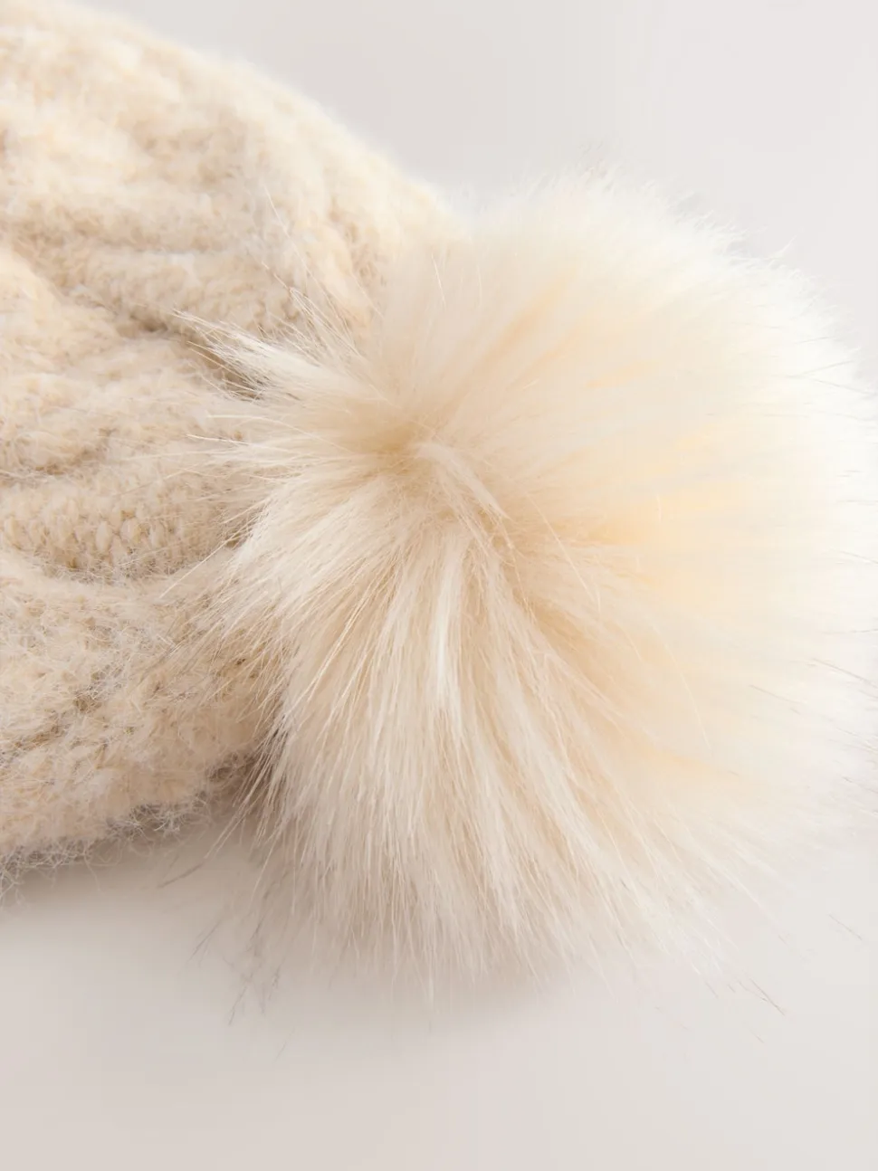 Moutkleurig - Pointelle Knit Pom Hat