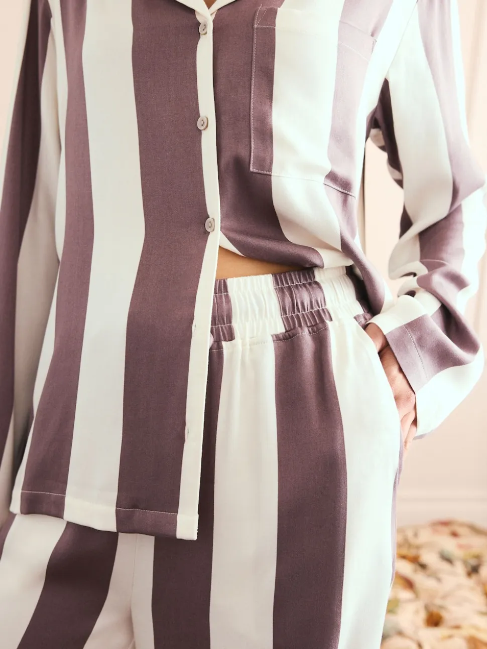 Naturel met strepen - Pyjama's met knoopsluiting