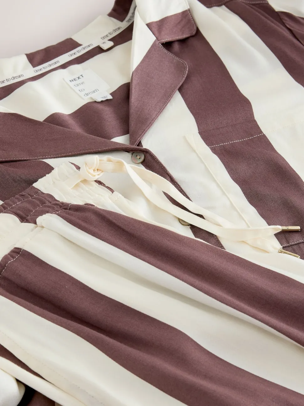 Naturel met strepen - Pyjama's met knoopsluiting