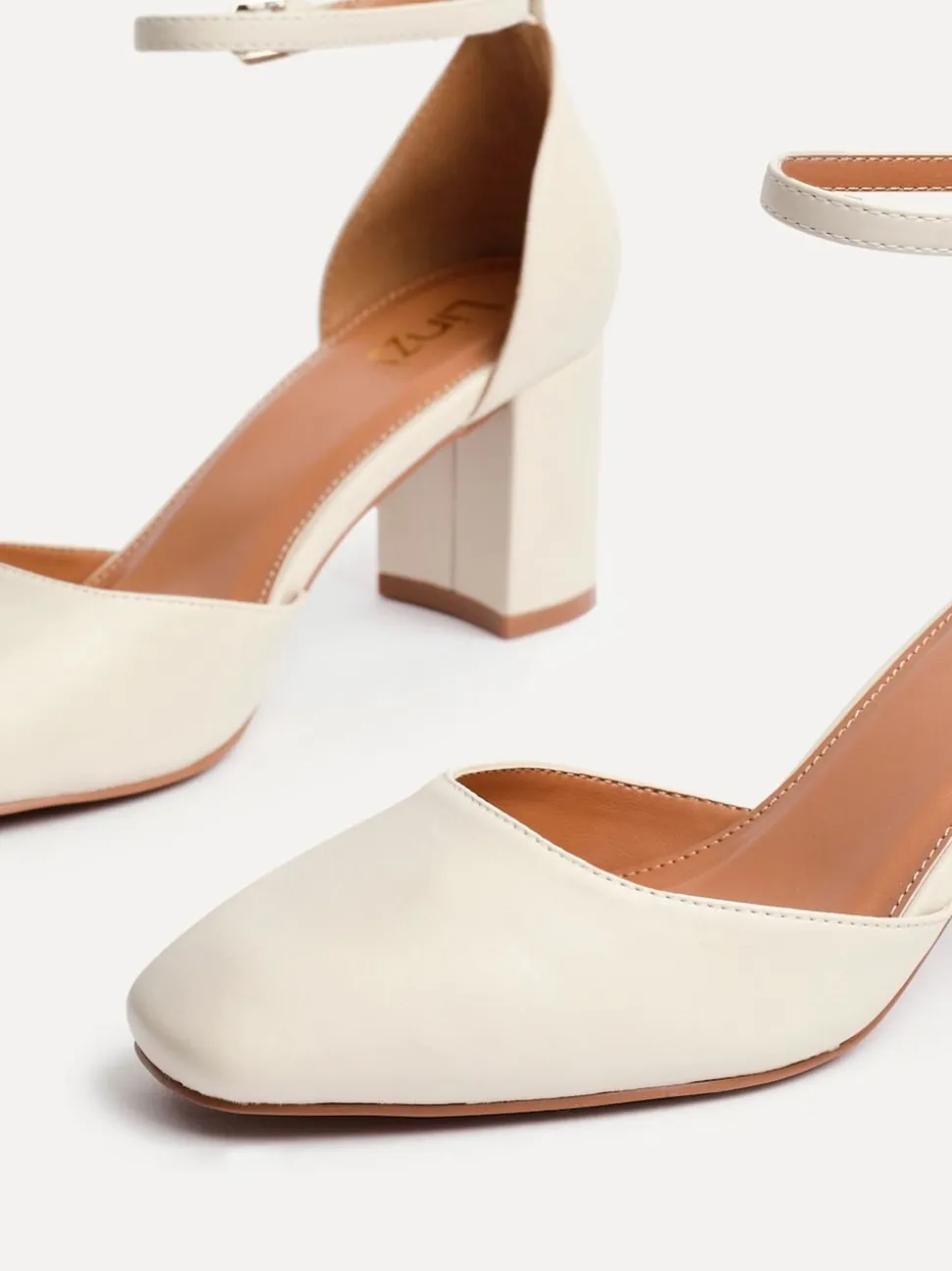 Natuurlijk - Linzi Sydney Square Toe Court Heels