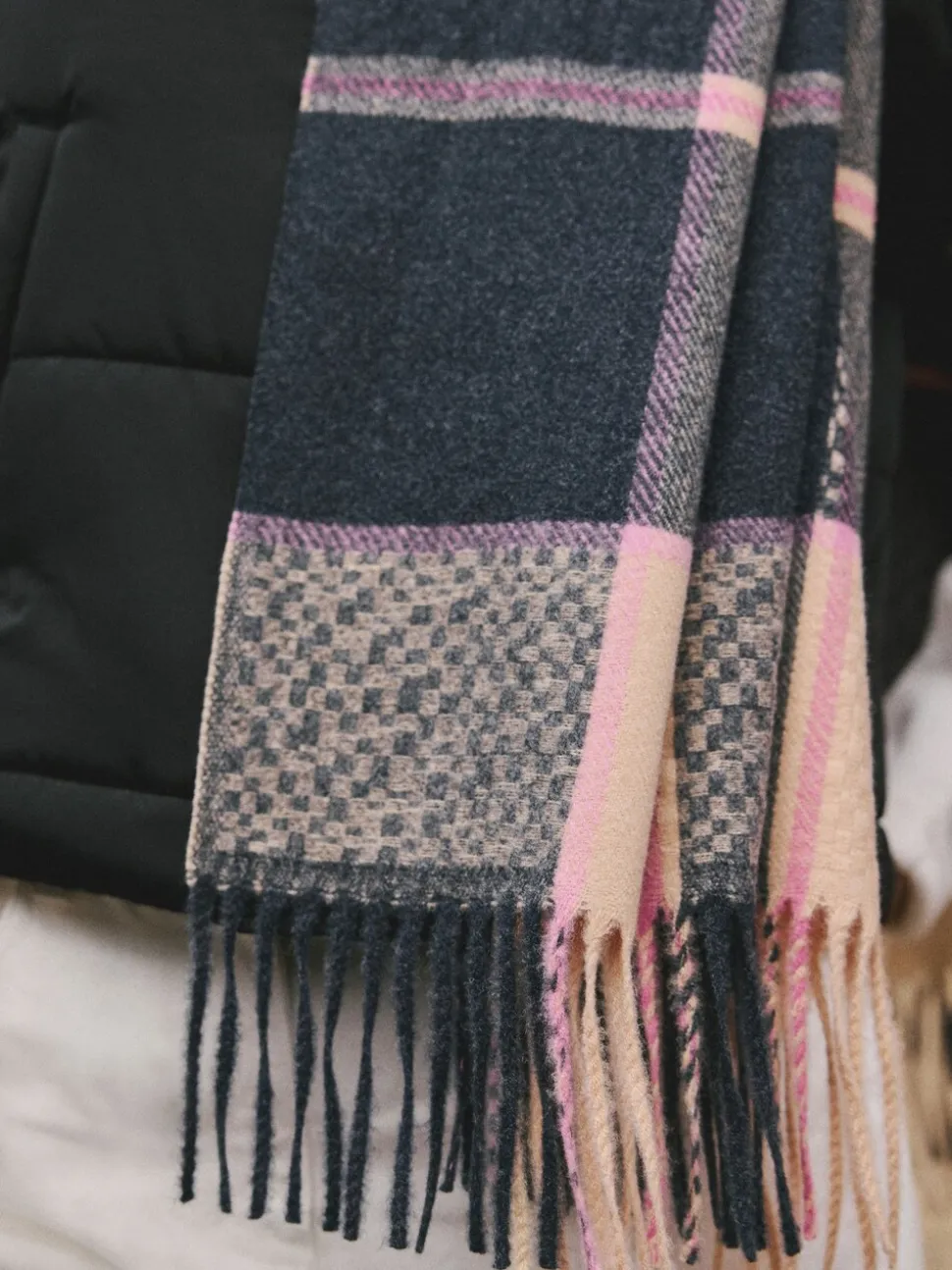 Navy Texture Check - Halfzware sjaal
