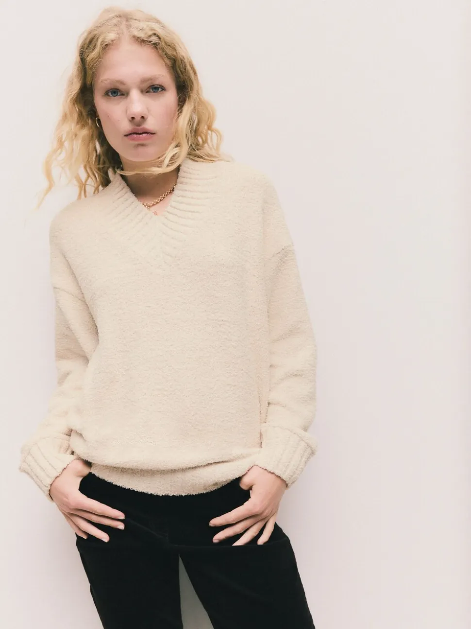 Neutraal - Cosy V-Neck Long Sleeve Teddy Bear Jumper