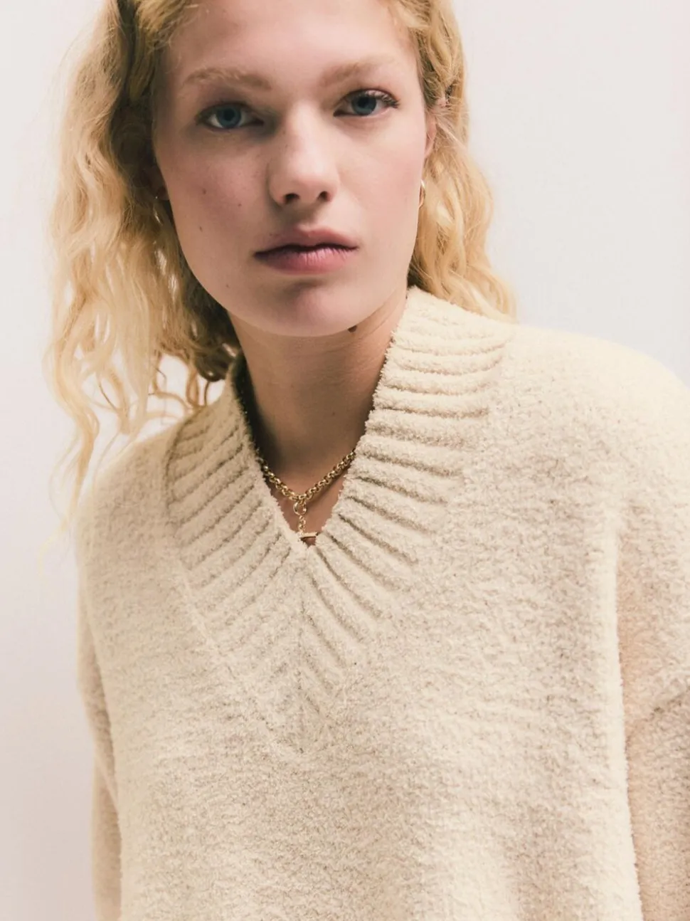 Neutraal - Cosy V-Neck Long Sleeve Teddy Bear Jumper