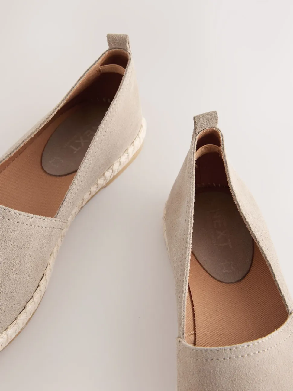 Neutraal - Suède espadrilles met dichte neus